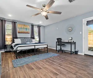 Photo 4 - Step Into Comfort in This 3br/2ba Downtown Retreat