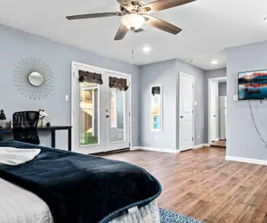 Photo 2 - Step Into Comfort in This 3br/2ba Downtown Retreat