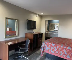 Photo 5 - Deluxe Inn