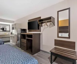 Photo 2 - Suburban Studios Orangeburg