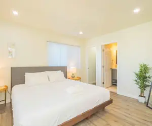 Photo 2 - Modern Family Getaway With Spacious Living Areas