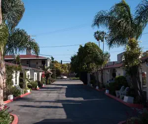 Photo 2 - Mission Bell Motel