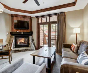 Photo 2 - Luxury 1 Bedroom Condo with Slopeside View 1 Condo