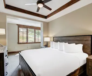 Photo 3 - Luxury 1 Bedroom Condo with Slopeside View 1 Condo