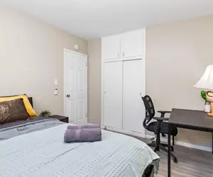 Photo 5 - Modern Retreat With Spacious Yard & Cozy Interiors