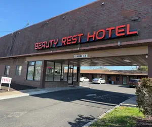 Photo 2 - Beauty Rest Hotel