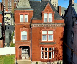 Photo 2 - Bourbon Barrel Inn Bed & Breakfast