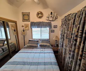 Photo 4 - Luxurious Oceanfront Cabin 7 Getaway w Hot Tub