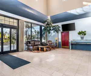 Photo 2 - Hiltop Hotel