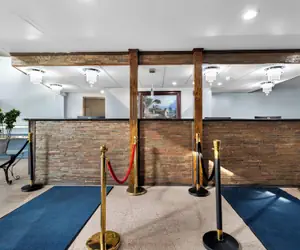 Photo 3 - Hiltop Hotel