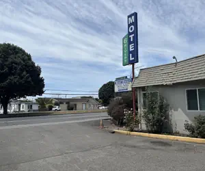 Photo 2 - 6 Rivers Motel