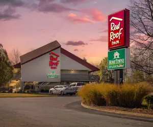 Photo 2 - HomeTowne Studios by Red Roof Buffalo - Niagara Airport