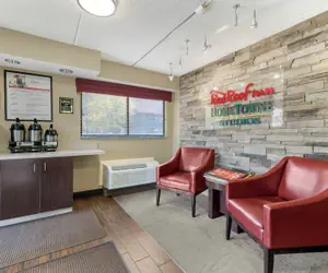 Photo 4 - HomeTowne Studios by Red Roof Buffalo - Niagara Airport