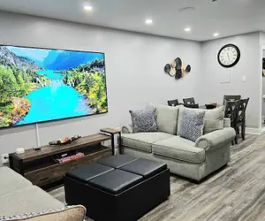 Photo 2 - Cozy Home near City Center with Hot tub