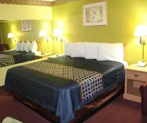 Photo 4 - Hutchinson Inn