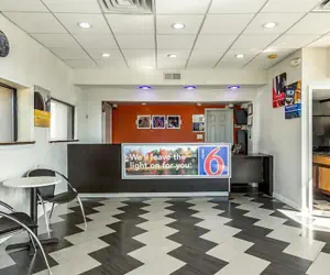 Photo 4 - Motel 6 Elizabeth, NJ - Newark Liberty Intl Airport