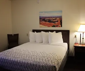 Photo 5 - Bowen Motel