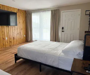 Photo 2 - Cascade Inn