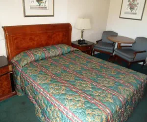 Photo 4 - Budget inn