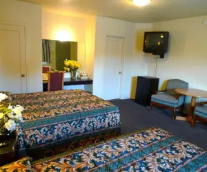 Photo 2 - Budget inn