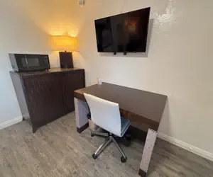 Photo 4 - Crest Motel