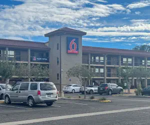 Photo 2 - Studio 6 Victorville, Ca - Civic Center / Route 66