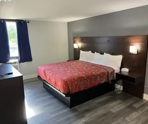 Photo 4 - Roseville Inn