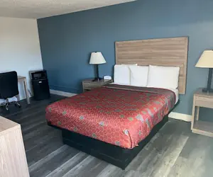 Photo 3 - Roseville Inn