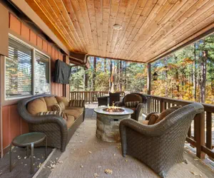 Photo 3 - Ponderosa Hideaway 4-br Cabin Mtn View Trails Brbq