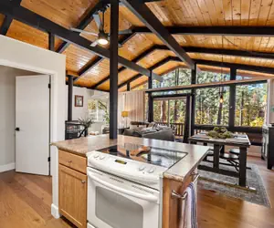 Photo 2 - Ponderosa Hideaway 4-br Cabin Mtn View Trails Brbq