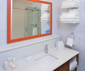 Photo 4 - Lakeville Inn