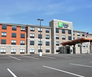 Photo 2 - Holiday Inn Express & Suites Clarion by IHG