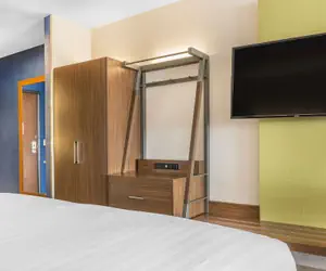 Photo 4 - Holiday Inn Express & Suites Clarion by IHG