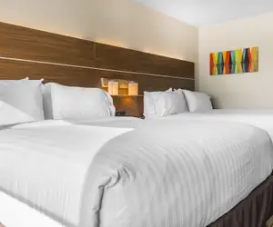 Photo 3 - Holiday Inn Express & Suites Clarion by IHG