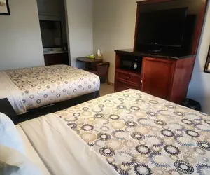 Photo 2 - Pacific Inn