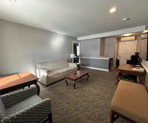 Photo 2 - Golden Gables Inn Dazzler Select by Wyndham