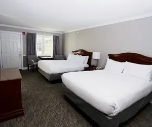 Photo 4 - Golden Gables Inn Dazzler Select by Wyndham