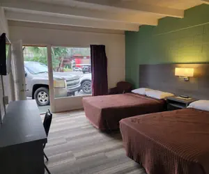 Photo 2 - Budget Inn Winter Haven