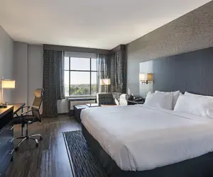 Photo 3 - Holiday Inn & Suites Silicon Valley - Milpitas by IHG