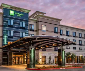 Photo 2 - Holiday Inn & Suites Silicon Valley - Milpitas by IHG
