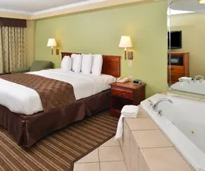 Photo 4 - Americas Best Value Inn & Suites University Ave