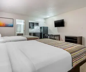 Photo 5 - Suburban Studios Spartanburg - I-26