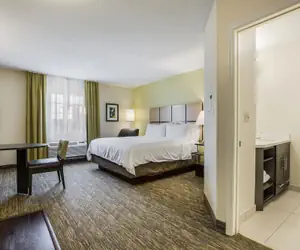 Photo 5 - Candlewood Suites Virginia Beach Town Center by IHG