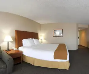 Photo 4 - Holiday Inn Express Hotel & Suites Ventura by IHG