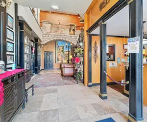 Photo 2 - Anniversary Inn - 5th South