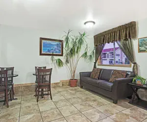 Photo 3 - Travelodge by Wyndham Seattle North of Downtown