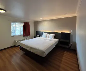 Photo 5 - Studio 6 Mojave, CA - Airport