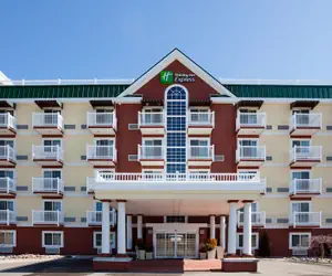 Photo 2 - Holiday Inn Express & Suites Petoskey by IHG