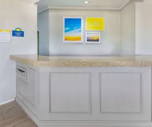 Photo 3 - Days Inn & Suites by Wyndham Huntsville