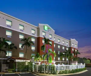 Photo 2 - Holiday Inn Express & Suites Pembroke Pines-Sheridan St by IHG